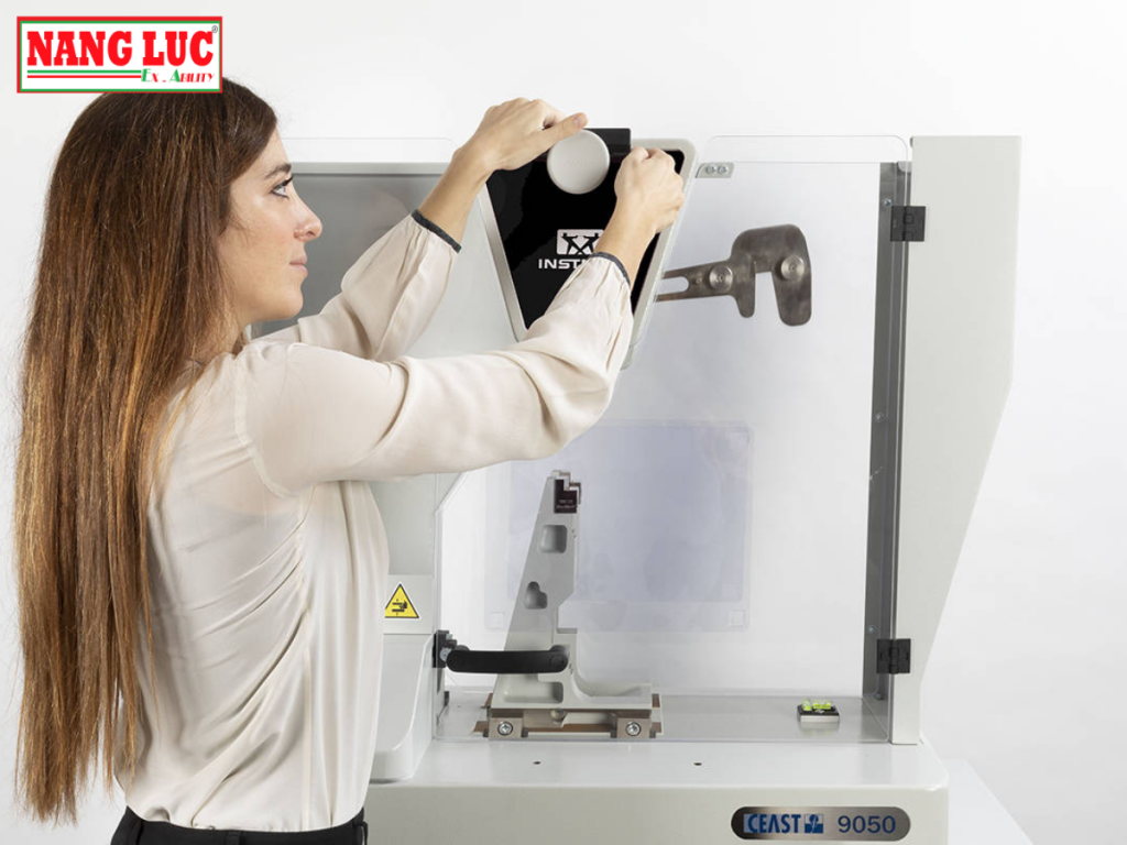 Thiết Bị Thử Độ Bền Va Đập Con Lắc (Pendulum Impact Testing Machine) Instron Model CEAST 9050